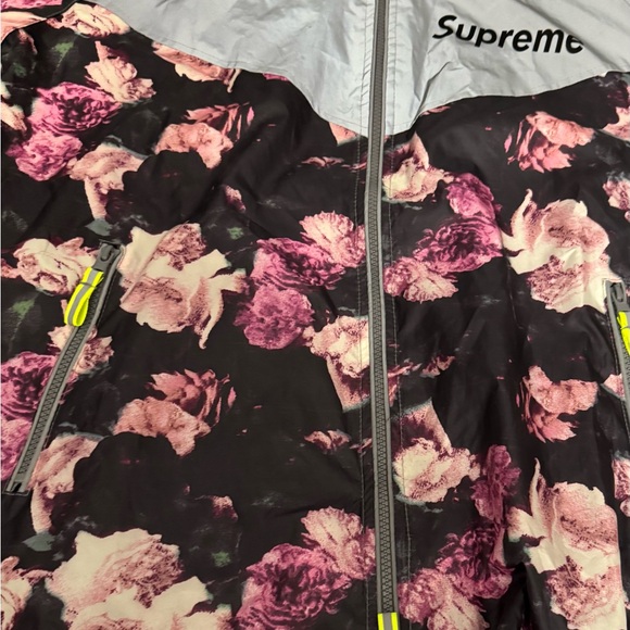 EUC Supreme Floral Reflective Windbreaker - Picture 7 of 7